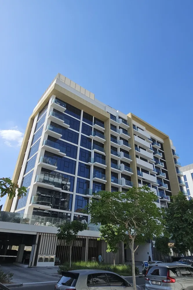 ROI analysis of apartment in Azizi Riviera 11: DLD data and real deals Continental Club Property LLC