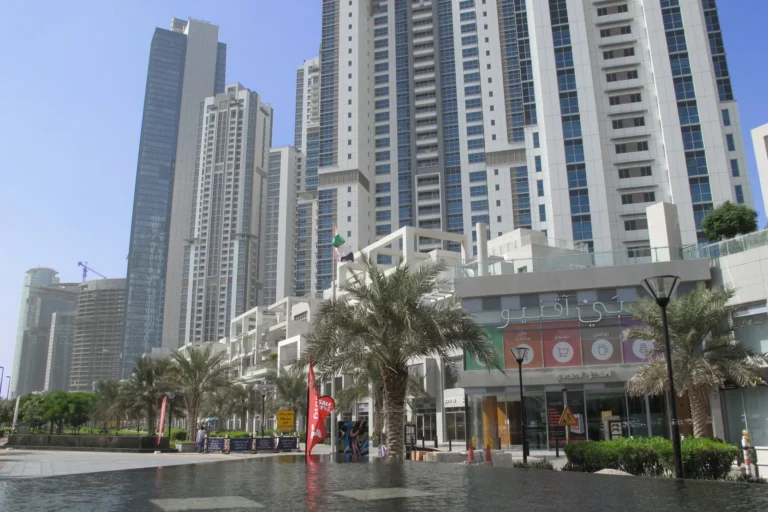 Bay Avenue Mall & Park