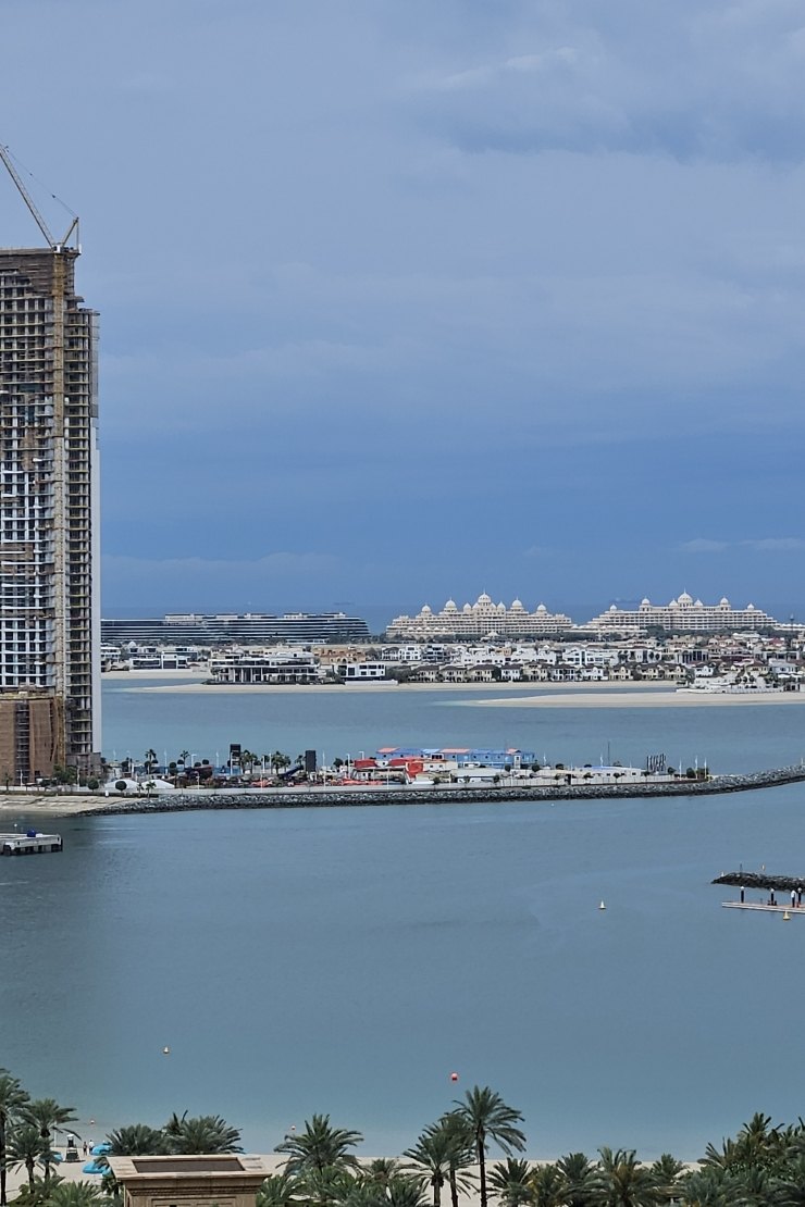 How to sell an apartment in Dubai in Beachgate by Address – analysis 2025
