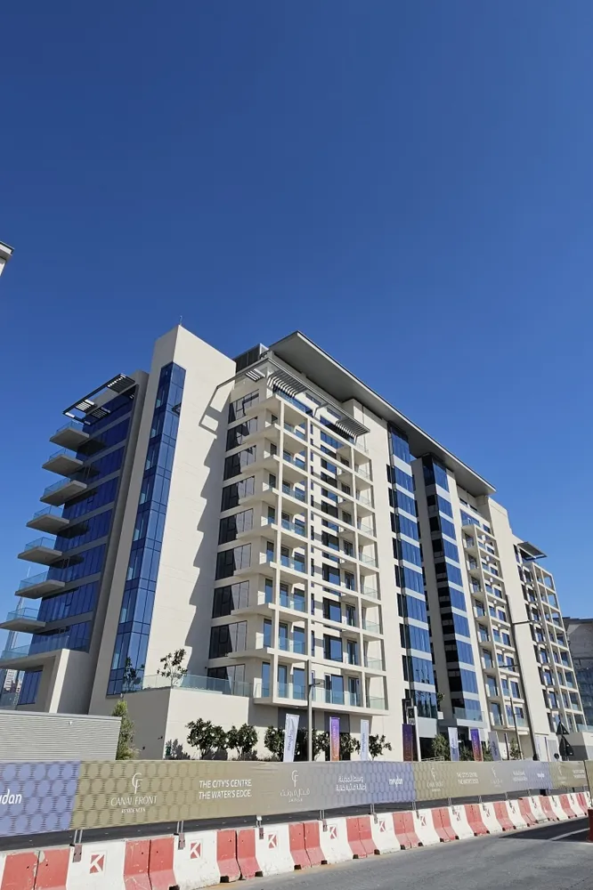 How to buy an apartment in Dubai in Canal Front Residence 6 – analysis 2026