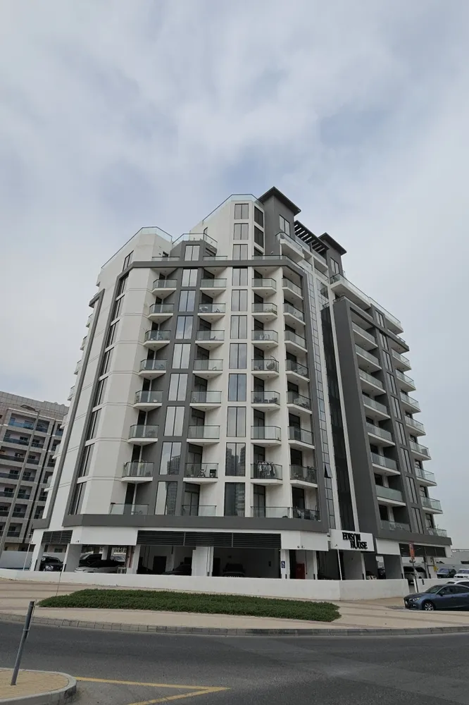 ROI analysis of apartment in EDISON HOUSE: DLD data and real deals Continental Club Property LLC
