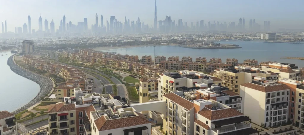 Aerial view of the Port de La Mer coastline with La Rive buildings and the Dubai skyline in the distance (developer rendering)