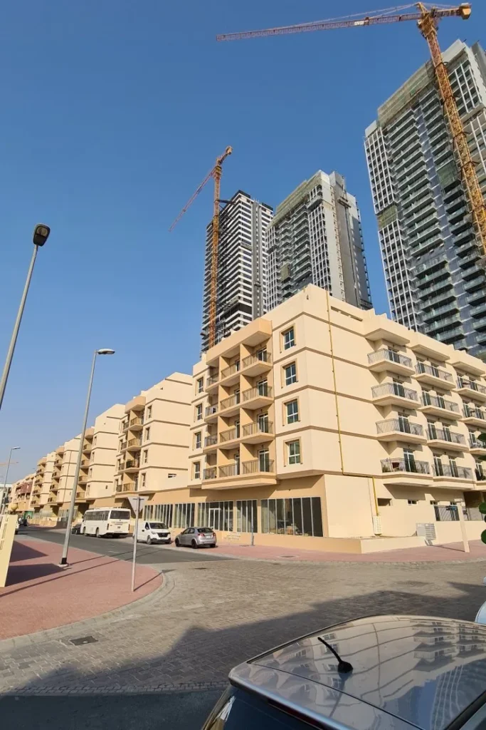 building corner, May Residence Tower 1, JVC District 10, Dubai