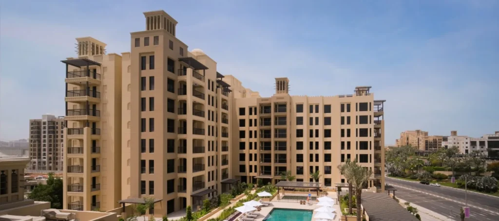 Lamtara apartment buildings with sand-coloured facades and rooftop pool terrace (developer rendering)