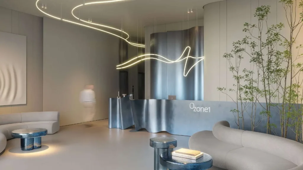 Ozone1 Residence — Лобби с ресепшеном и мягкой мебелью