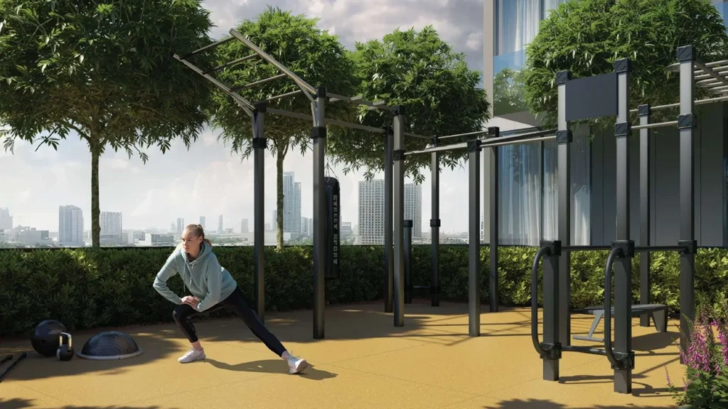Ozone1 Residence — Уличная фитнес-зона на озелененной террасе