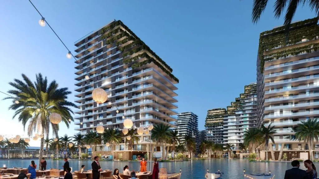 Фасады жилых зданий с балконами и водоемом в районе Dubai South проекта Azizi Venice 7
