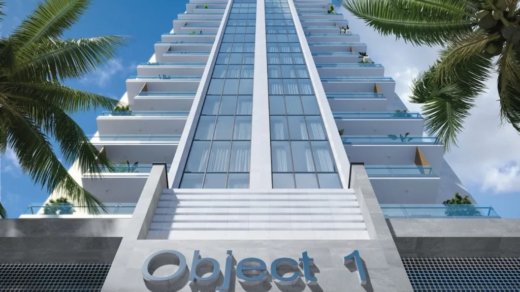 RA1N by Object One, JVC — Высотный фасад с названием проекта