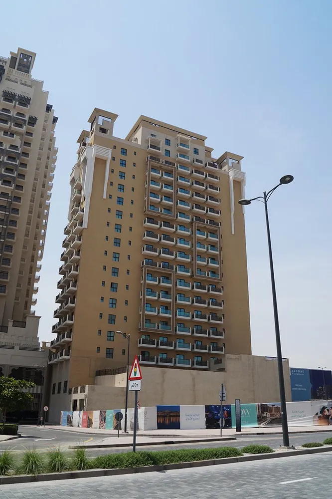 ROI analysis of apartment in RIAH TOWERS: DLD data and real deals