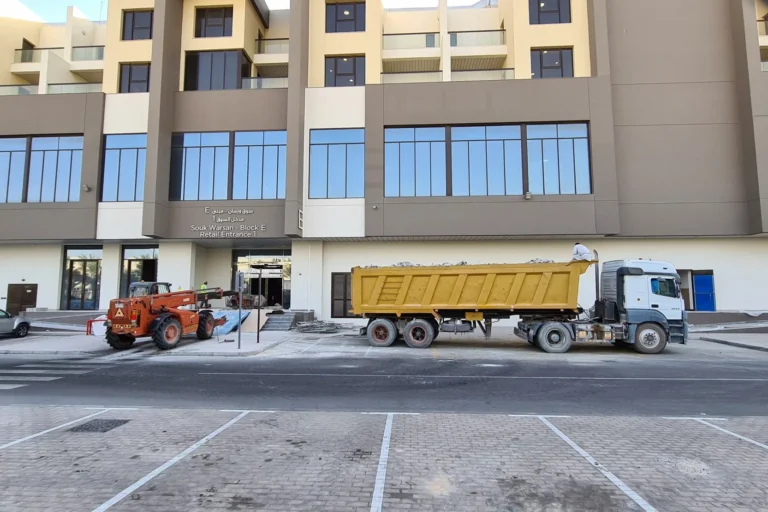 Souk Warsan Block E