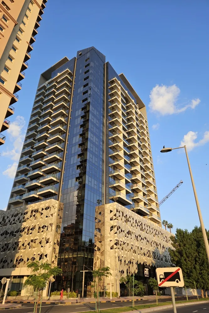 ROI analysis of apartment in THE IVY: DLD data and real deals - ROI analysis of apartment in THE IVY: DLD data and real deals Continental Club Property LLC